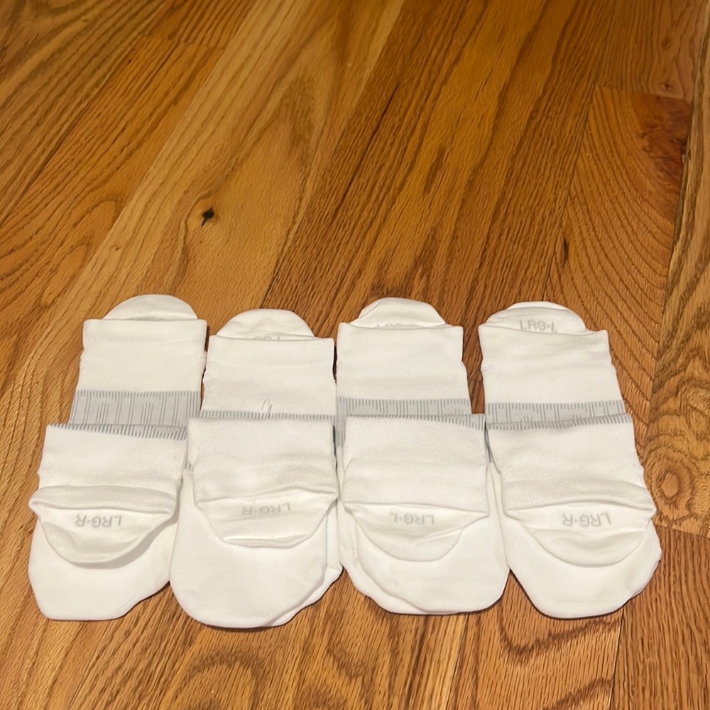 NWOT Lulu Lemon size large socks - 4 pair